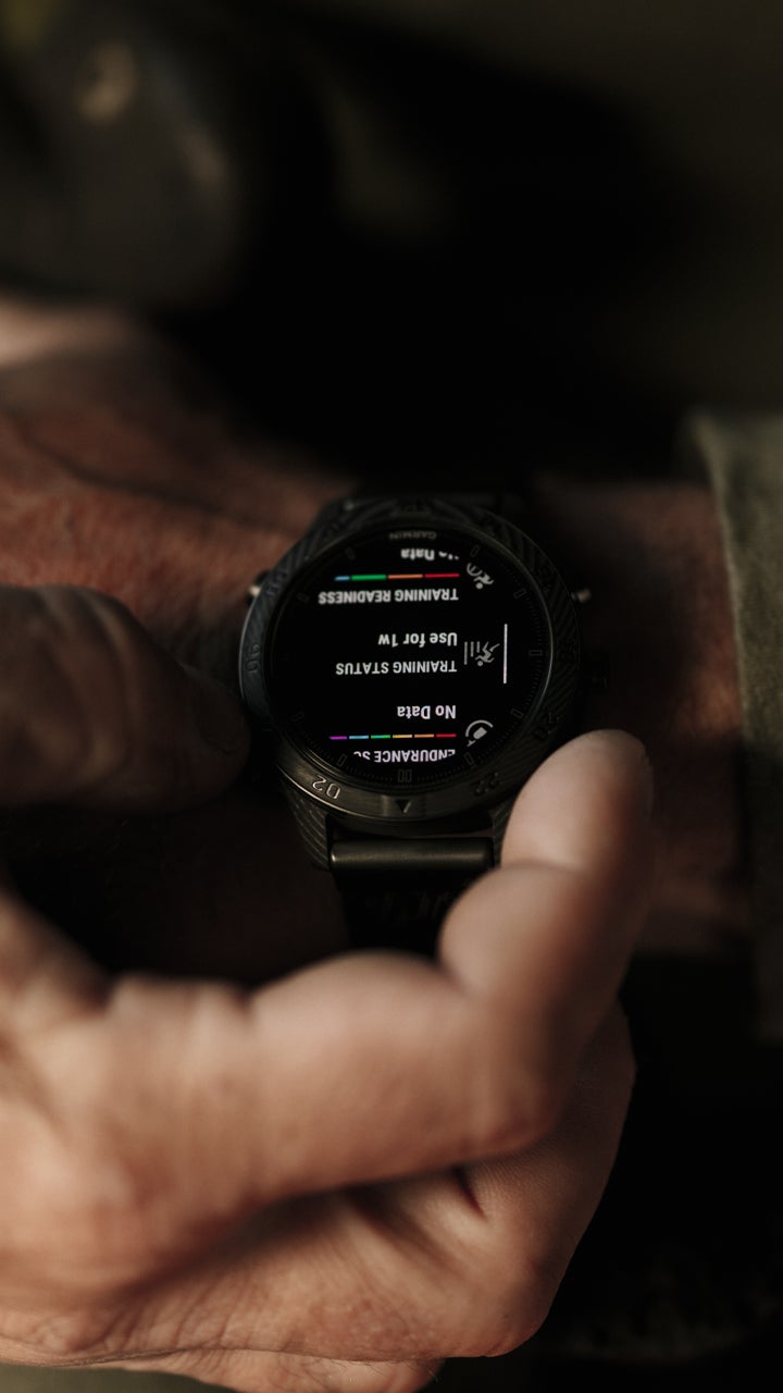 AMOLED дисплей Garmin MARQ Beretta Edition