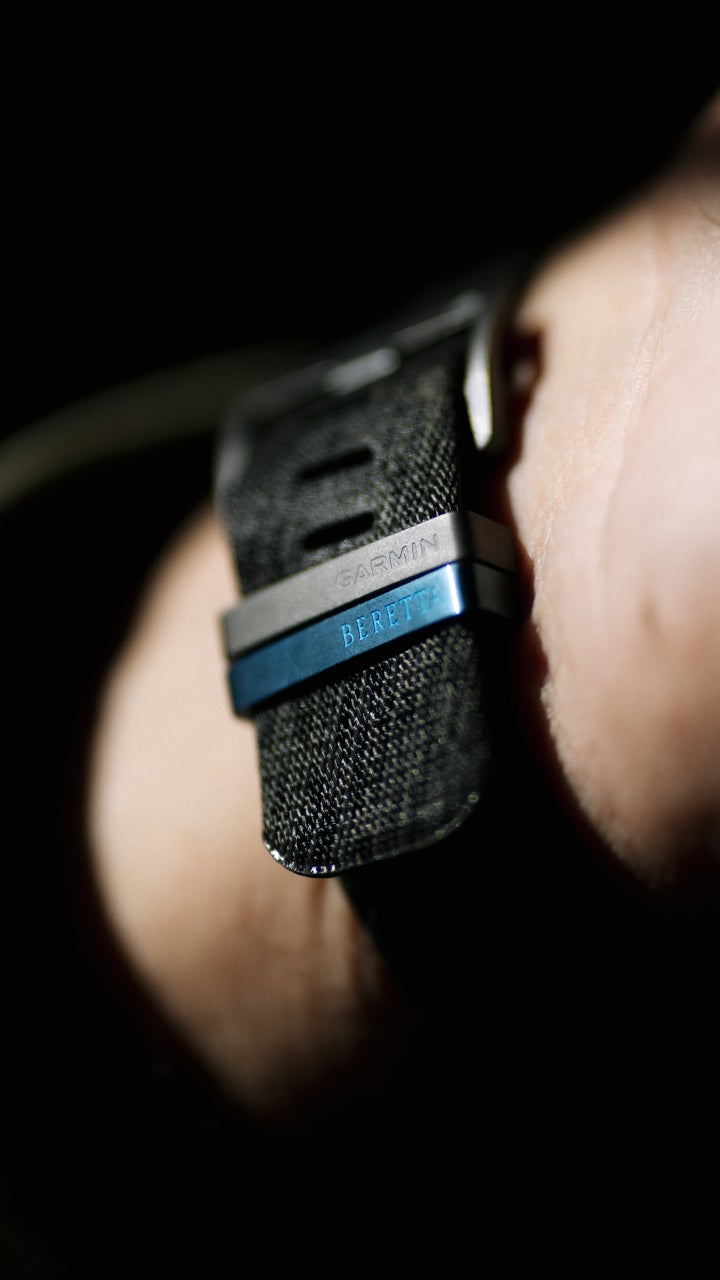 Фиксатор ремешка Garmin MARQ Beretta Edition