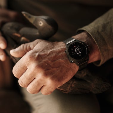 Garmin MARQ Commander Beretta Edition на руке