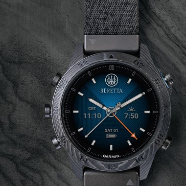 Garmin MARQ Commander Beretta Edition — аналоговый циферблат