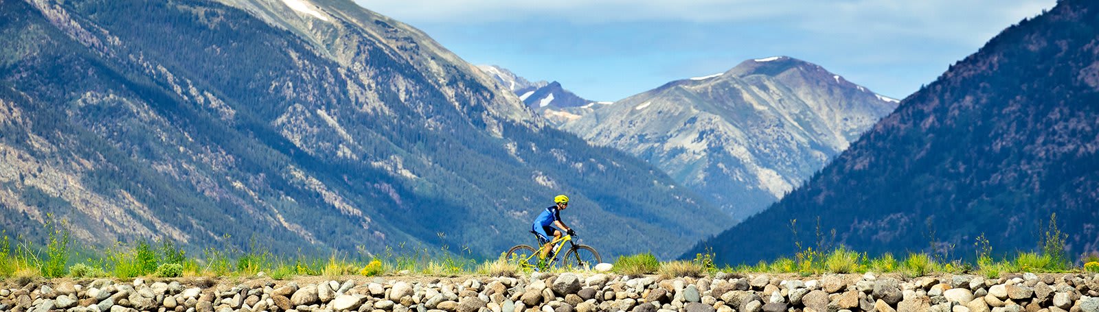 Трейлраннер в горах — баннер Garmin Enduro