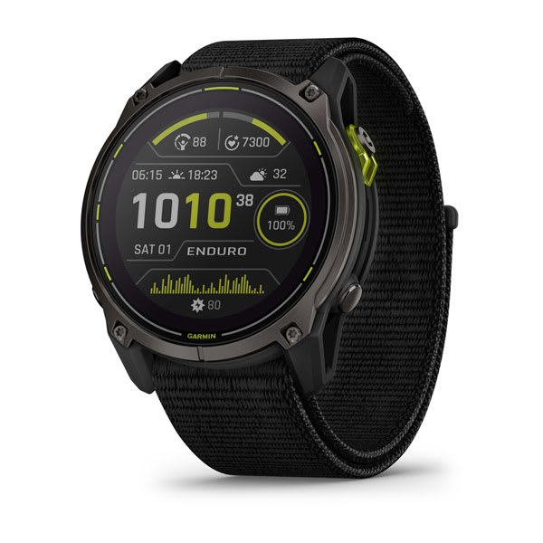 Garmin Enduro 3 — вид 3/4 с чёрным солнечным кольцом
