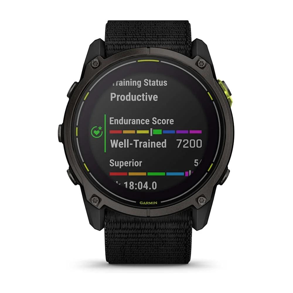 Garmin Enduro 3 крупным планом, безель и солнечное кольцо