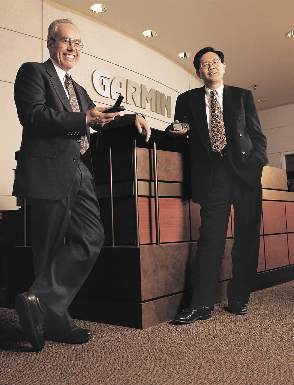 Gary Burrell и Min H. Kao